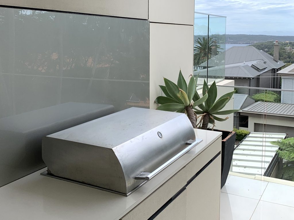 GLASS SPLASHBACK