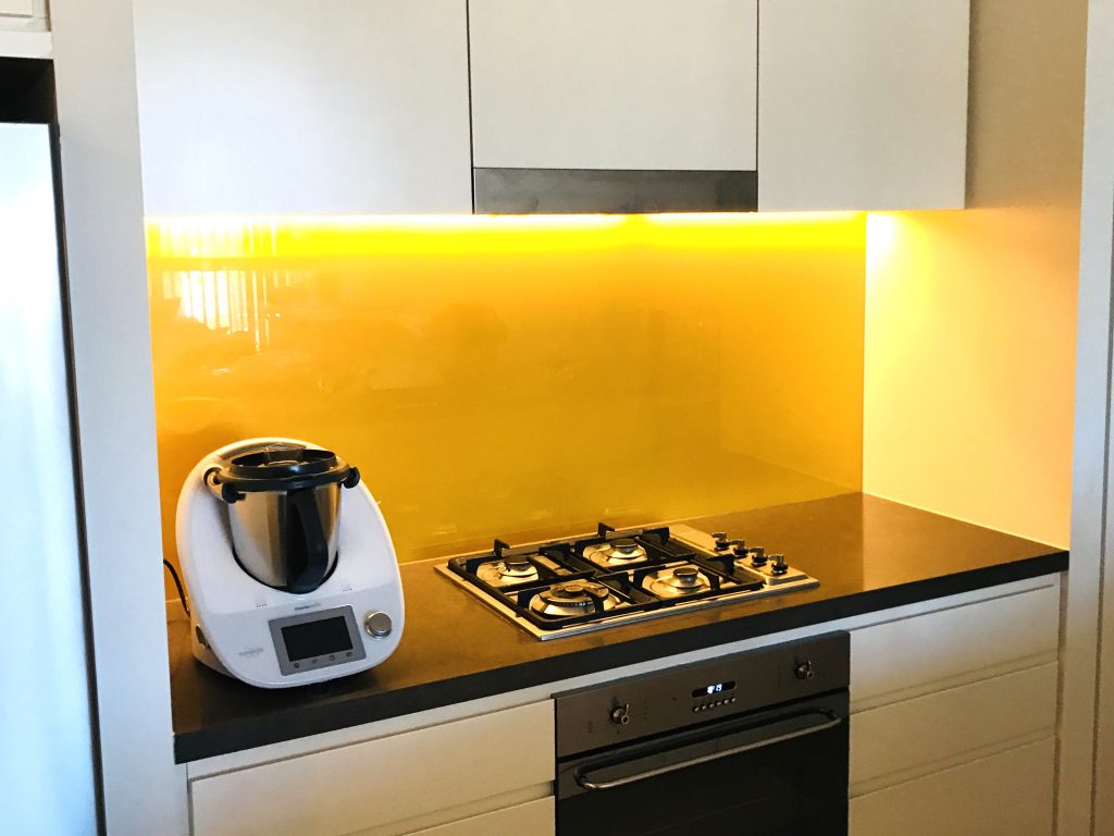 GLASS SPLASHBACK