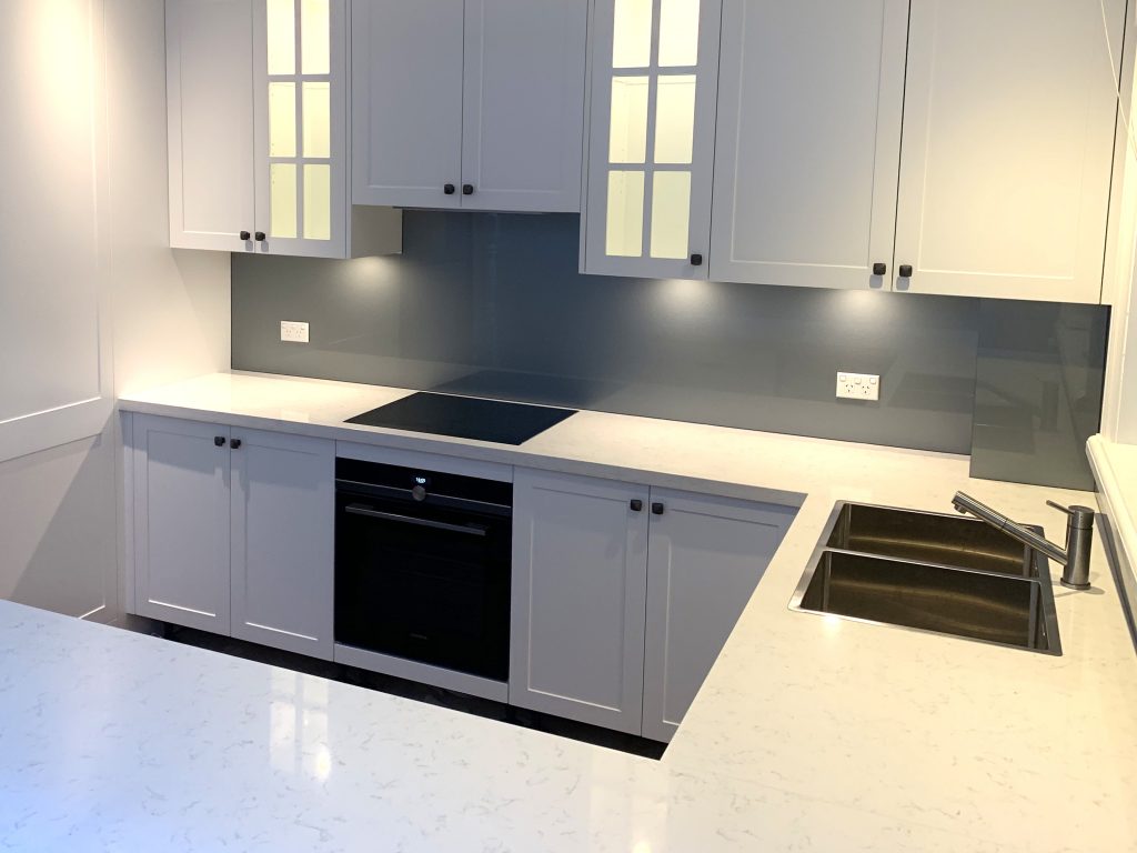 GLASS SPLASHBACK