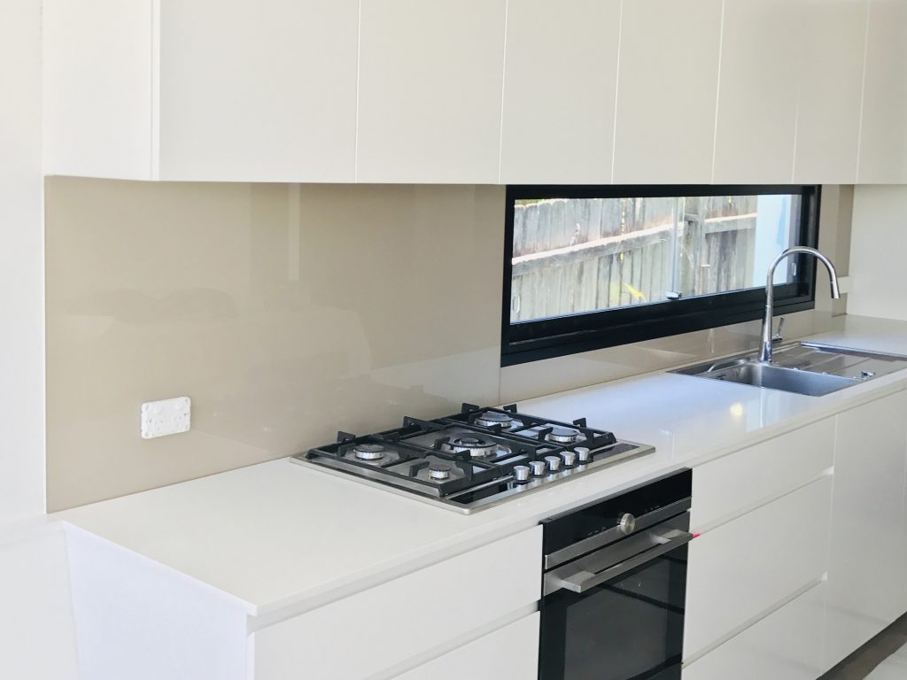 GLASS SPLASHBACK
