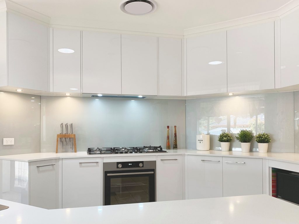 GLASS SPLASHBACK