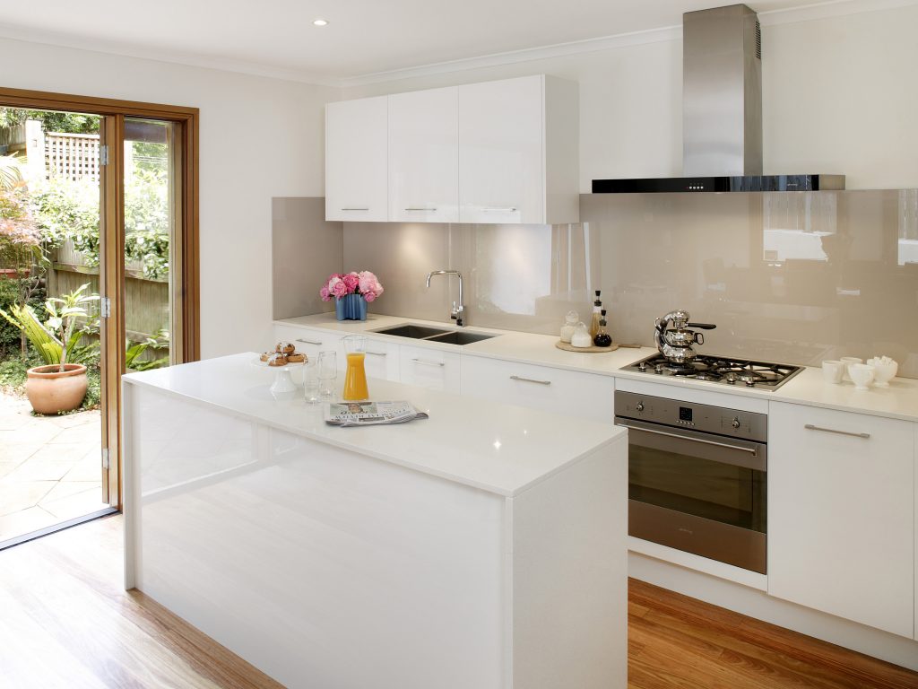 GLASS SPLASHBACK