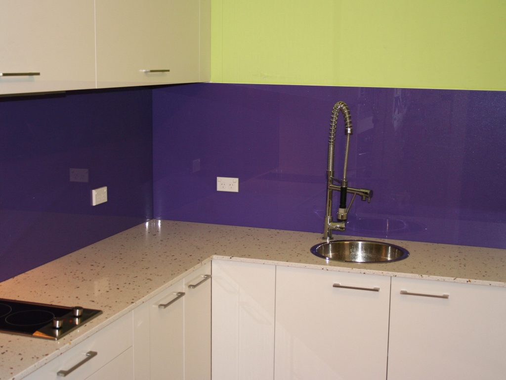GLASS SPLASHBACK