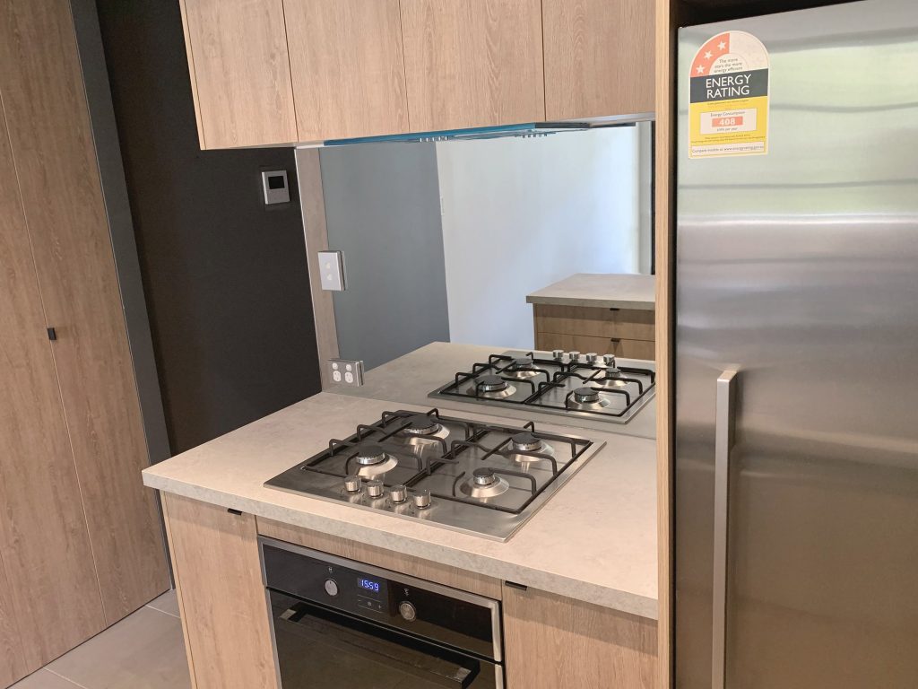 MIRROR SPLASHBACK