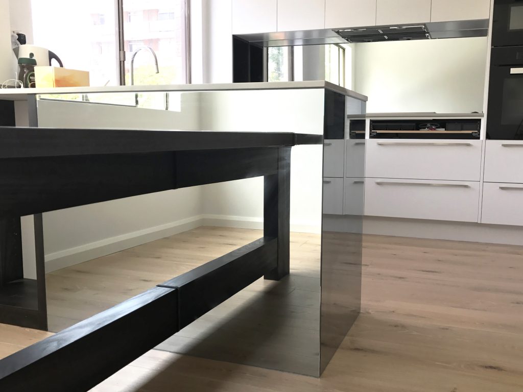 MIRROR SPLASHBACK