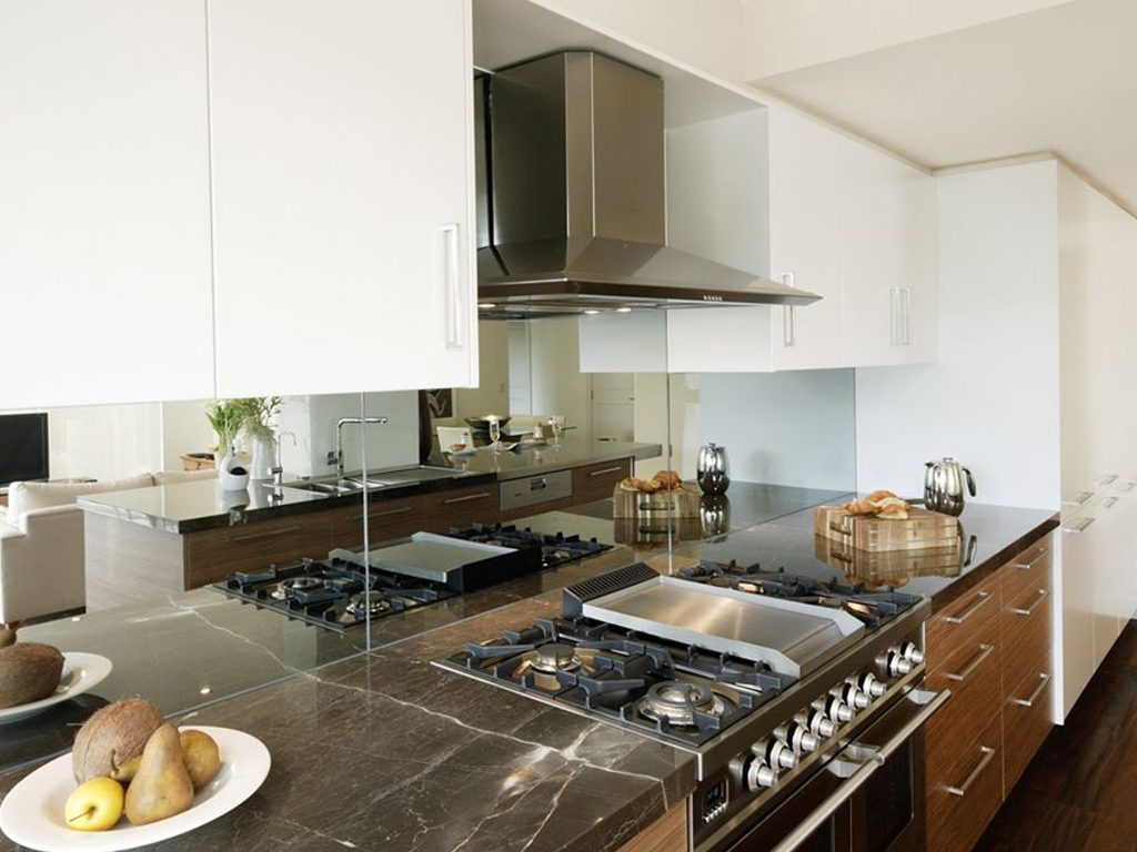 MIRROR SPLASHBACK