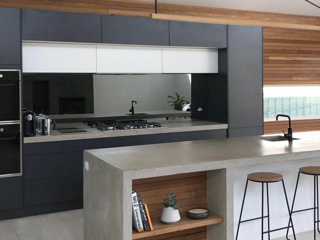 MIRROR SPLASHBACK
