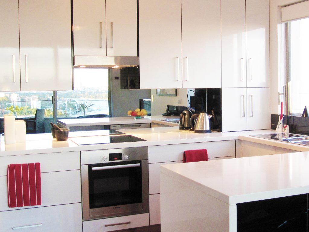 MIRROR SPLASHBACK