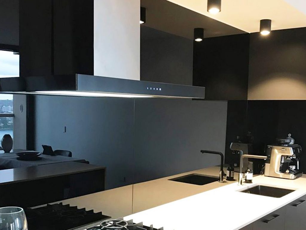 MIRROR SPLASHBACK