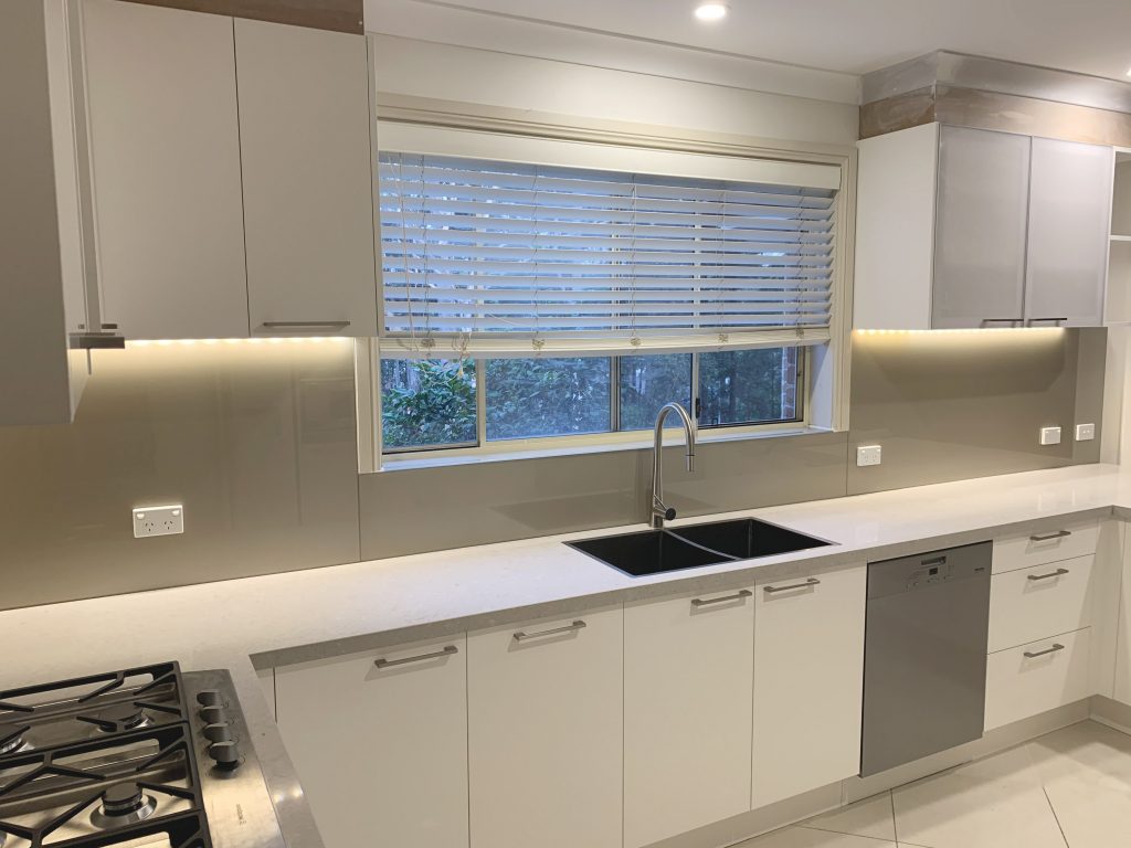 GLASS SPLASHBACK